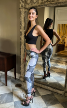 Load image into Gallery viewer, Black and White Rose Designer Foil Leggings