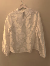 Load image into Gallery viewer, Rose White Embossed Angel Sleeve Top