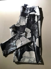 Load image into Gallery viewer, Black and White Rose Designer Foil Leggings